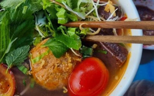 Ngọc Nguyên Quán - Bún Riêu Đaklak & Cafe - 30 Tháng 4