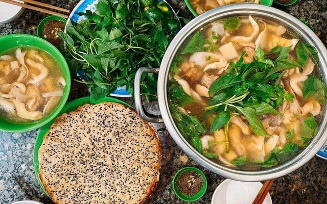 Lẩu Gà Lá É - 70 Ung Văn Khiêm