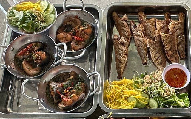 Tiệm Cơm Số 11 - Đồng Khởi