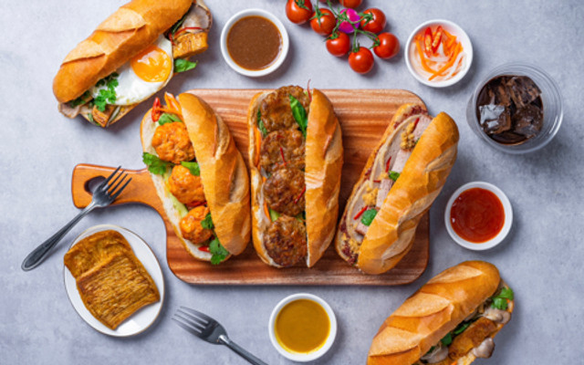 Bánh Mì Thịt Nướng Dòn Dòn, Bánh Mì Chả Cá & Sữa Bắp - Lakeview