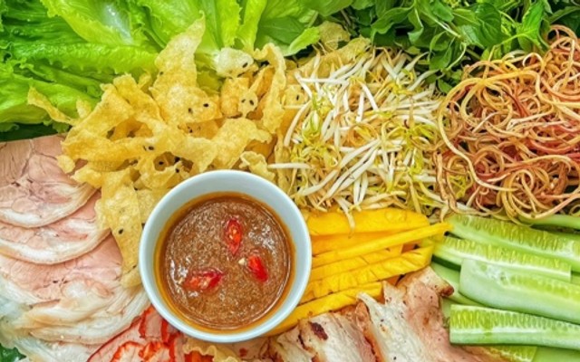 Cô Ba Ăn Vặt