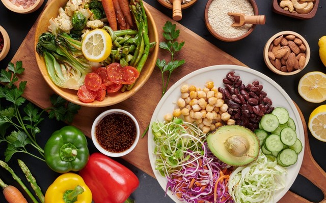 An Healthy Food - Salat, Detox & Fruit Juice