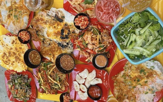 Mắt Hí - Bánh Ép Cầu Hai - 69 Nguyễn Duy Hiệu