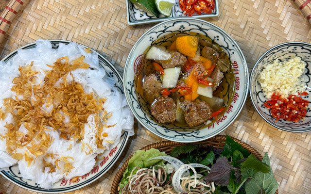 An Việt - Bánh Cuốn Chả Phủ Lý & Bánh Đa Cá Rô Đồng - Lê Trọng Tấn