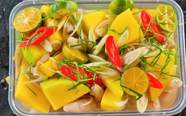 Chân Gà Sốt Thái & Ăn Vặt Hoa Phượng - 224 Tô Ký