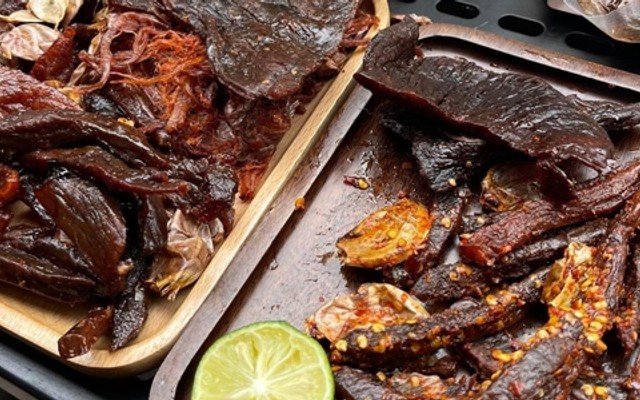 Thịt Bò Ướt Cháy Tỏi Gia Truyền & Khoai Tây Sấy Trứng Muối - Tạp Hóa Nhà Sắn