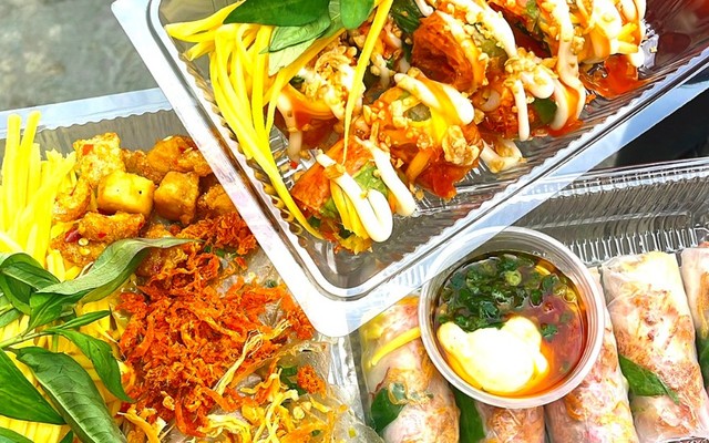 Bánh Tráng Trộn Cô Chang - Bánh Tráng Trộn Mỡ Hành & Bánh Cuộn Bơ - 55 Võ Thị Sáu