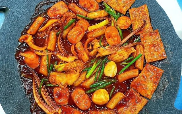 Trà Sữa, Ăn Vặt & Mì Cay Trinh Võ - Lê Chí Dân