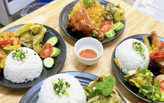 Tiệm Cơm Gà Như Ý - Cơm Đảo Đùi Quay & Cơm Gà Chiên Mắm