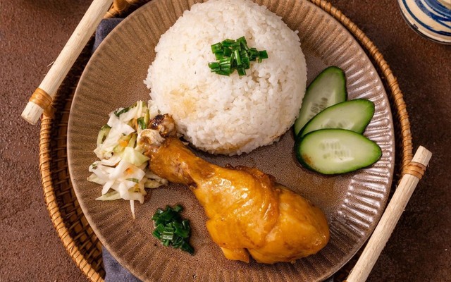 Cơm Tấm Đùi Gà Quay 7 Xị - Cơm Tấm Sườn