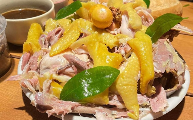 Gà Hấp Muối Thảo Điền - Quốc Hương