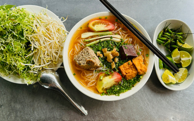 Bà Giao - Bún Riêu Buôn Mê Thuột