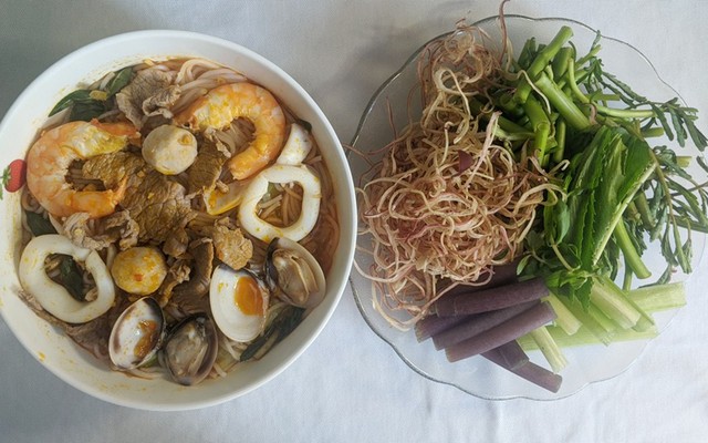 Mặt Trời - Trà Thái Lan Long Nhãn & Bún Thái