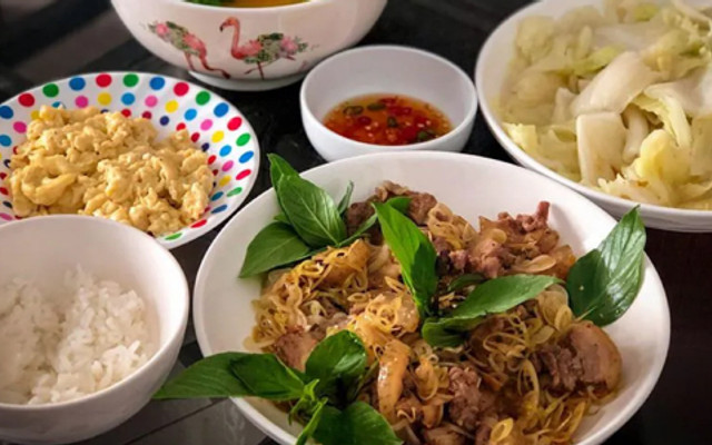 Minh Thư 5 - Cơm Chiên Gà Xối Mỡ