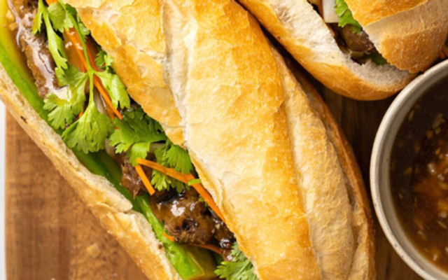 Xóm Bánh Mì - 100 Lê Lợi