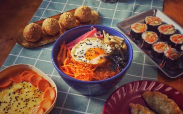 Lola Korean Food - Tokbokki & Gà Xốt - Phạm Văn Chí