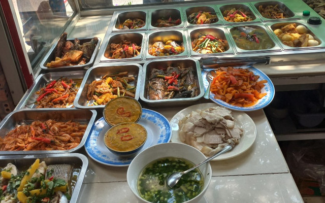 Ken - Quán Cơm Bình Dân - Quận 8