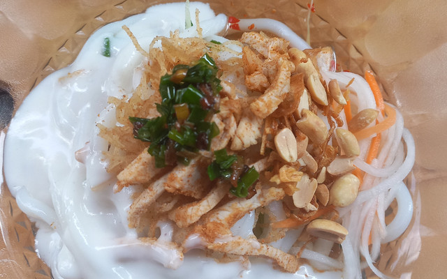 Cô Quyên - Bánh Ướt & Bánh Tằm Bì - Trần Văn Đang