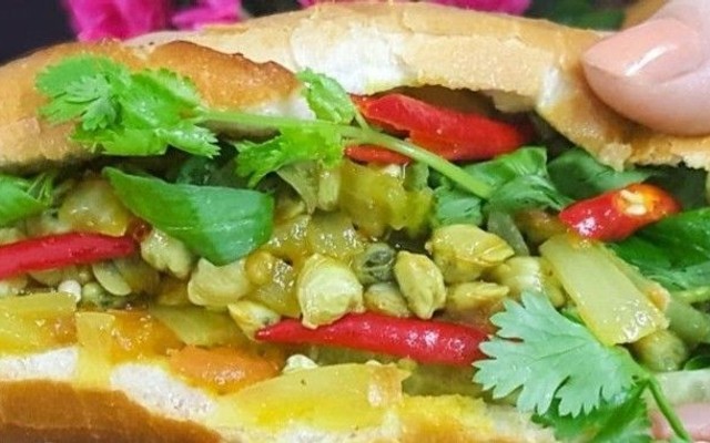 Bánh Mì Hến Dì Ba - 175 Tân Sơn