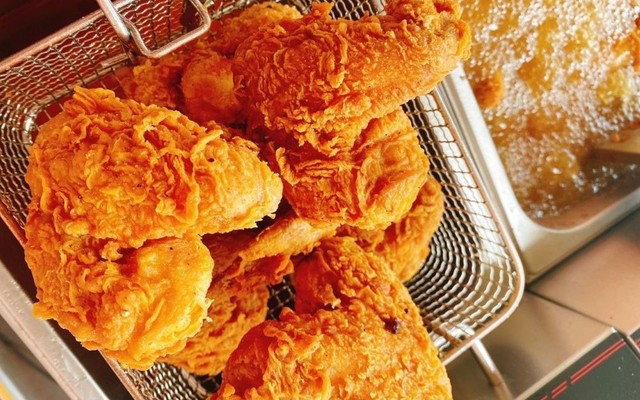 Cơm Gà Xối Mỡ - Gà Rán Hoa Vinh - 57 Bà Triệu