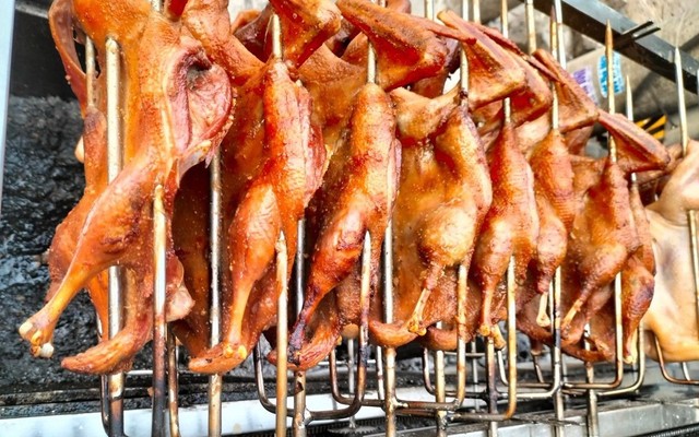 Cô Thương - Bánh Mì Heo Quay & Xôi Mặn - Nguyễn Ái Quốc