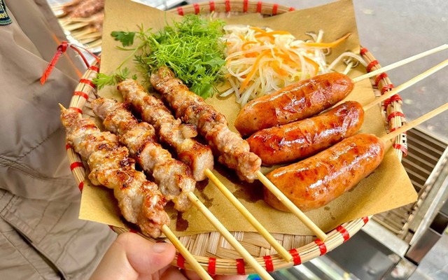 Bánh Mì Thịt Xiên, Lạp Xưởng Nướng Phương Hoàng