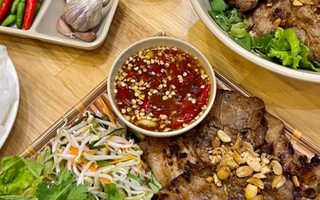 Quán Bà Tý - Bún Thịt Nướng & Nem Lụi - Lê Minh