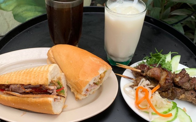 Bánh Mì A Lều 82