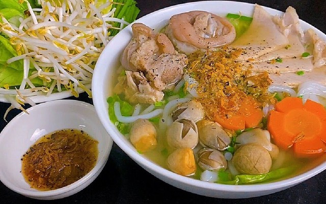 Hủ Tiếu Xương Giò - Bánh Canh- Anh Bắp - Lâm Văn Bền