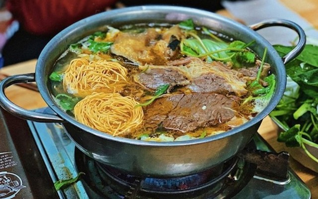Lẩu Bò Nồi Đất - Bà Sáu