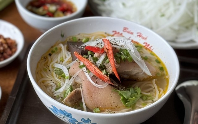 Bún Bò Huế - Madam Nhi