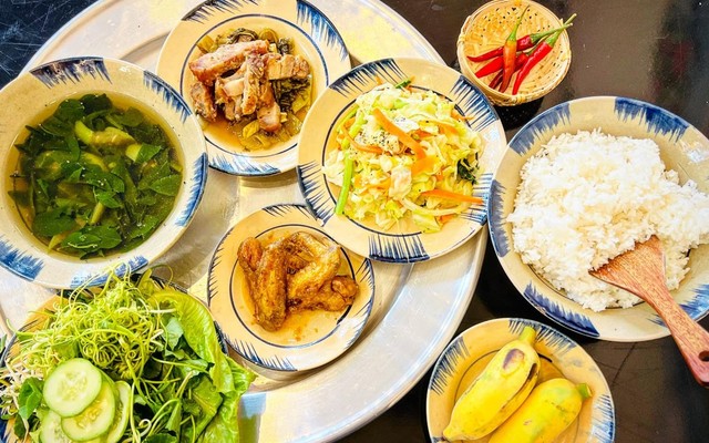 Cái Tiệm Cơm Nhà 61 Dĩ An - Đường GS18