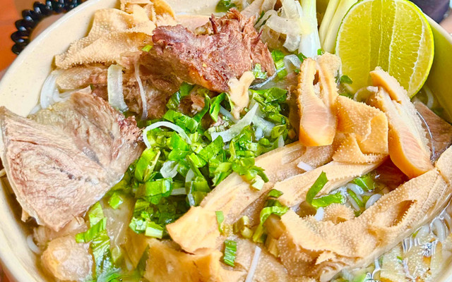 102 Quán - Bún, Lẩu Bò & Lòng Bò Cuốn Chấm Mắm Nêm - 23A Nguyễn Văn Lạc