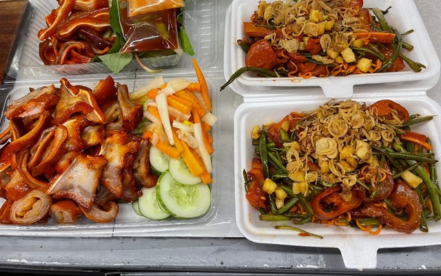 Đại Hồng Quán - Phá Lấu Khô Miền Tây, Cơm Tấm & Rau Má Đậu Xanh - Ngô Sĩ Liên