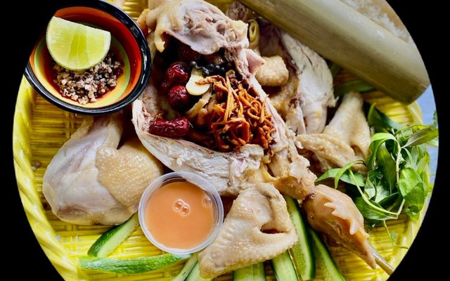 Gà Thảo Dược Nướng Ống Tre - Rạch Bùng Binh