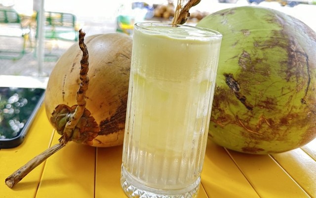 Tiệm Nước Dừa Thuỷ Danh - Trà Trái Cây & Ăn Vặt