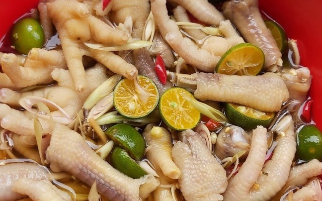 LÁN - Chân Gà Sốt Thái, Xiên Que & Trà Sữa