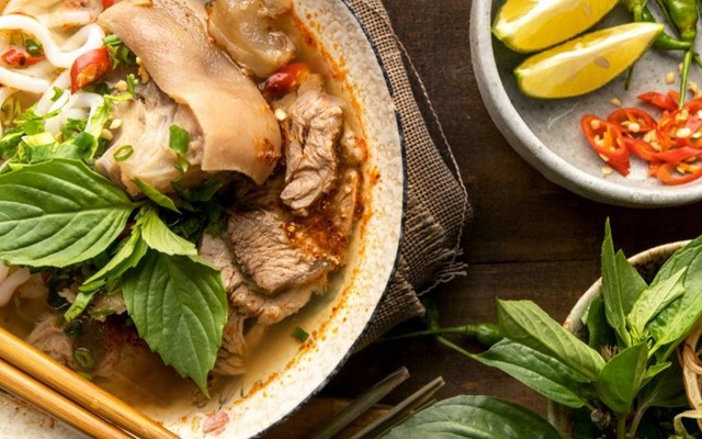 Bún Bò Huế Bà Hường - Cách Mạng Tháng Tháng 8