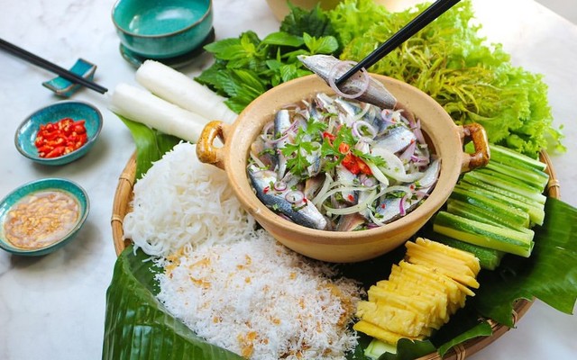Gỏi Cá Trích Hoàng Anh - Nguyễn Oanh