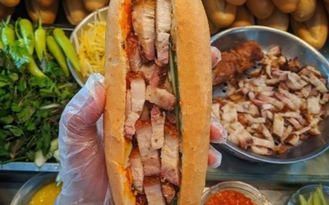 Ông Mập - Bánh Mì Heo Nướng Lu & Cà Phê Muối