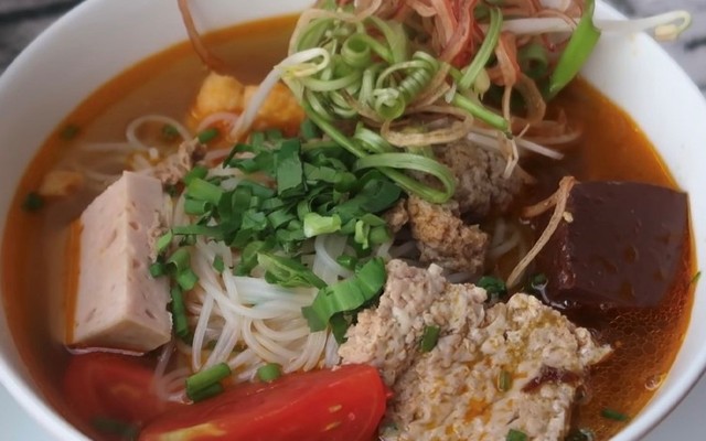 Bún Cua - Bùi Thị Xuân