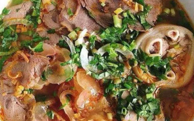 Ăn Vặt Nhà Mí - Gỏi Cuốn, Chân Gà Sốt Thái & Bánh Tráng Trộn Tóp Mỡ Lòng Đào