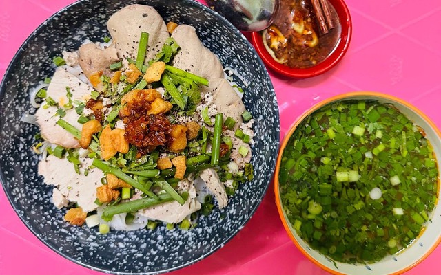 Vũ Ký Mì Gia - Đường Số 1