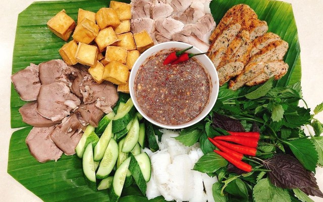 SINH VIÊN QUÁN - Bún Chả, Bún Đậu Mắm Tôm & Lẩu Ly - Trần Văn Ơn