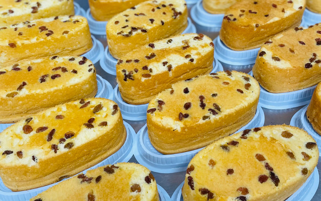 Tiệm Bánh Hương Phú - Bông Lan Trứng Muối - Nguyễn Hội