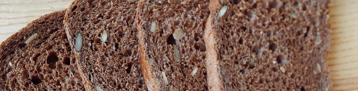 Cô Yến - Bánh Mỳ Hạt Điều