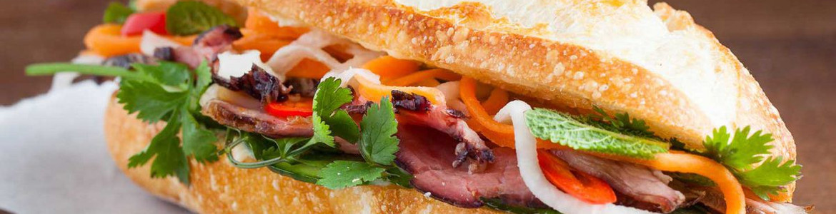 Bánh Mì Xá Xíu Cạ Mở