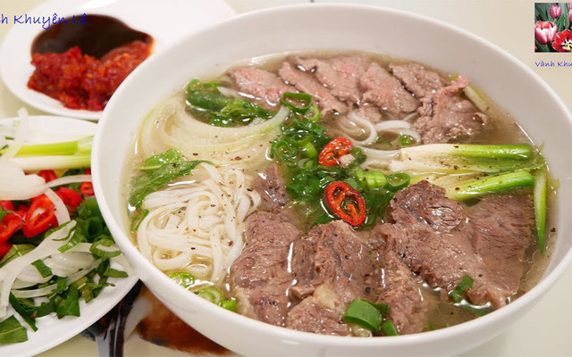 Lam Nguyet Restaurant - Phở Bò & Cơm Văn Phòng - Lạc Long Quân