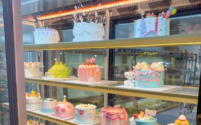 TIỆM BÁNH OLIU - Bánh Ăn Vặt, Bánh Ngọt & Bánh Kem - 30 Thống Nhất