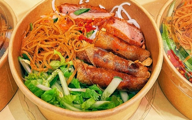 Tiệm Cô Năm- Bún Chả Giò Nem Nướng